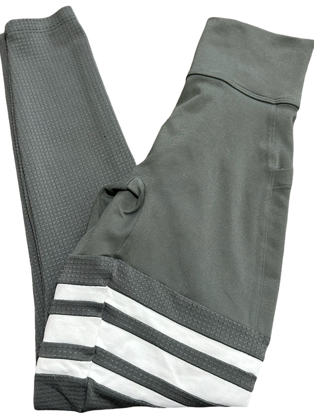 Bombshell Sportswear Women’s Size S Gray White Stripe Scrunch Thigh Leggings